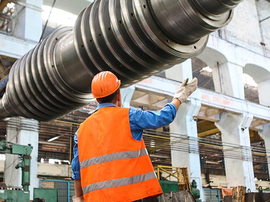 trabajador en acción seguro a medida